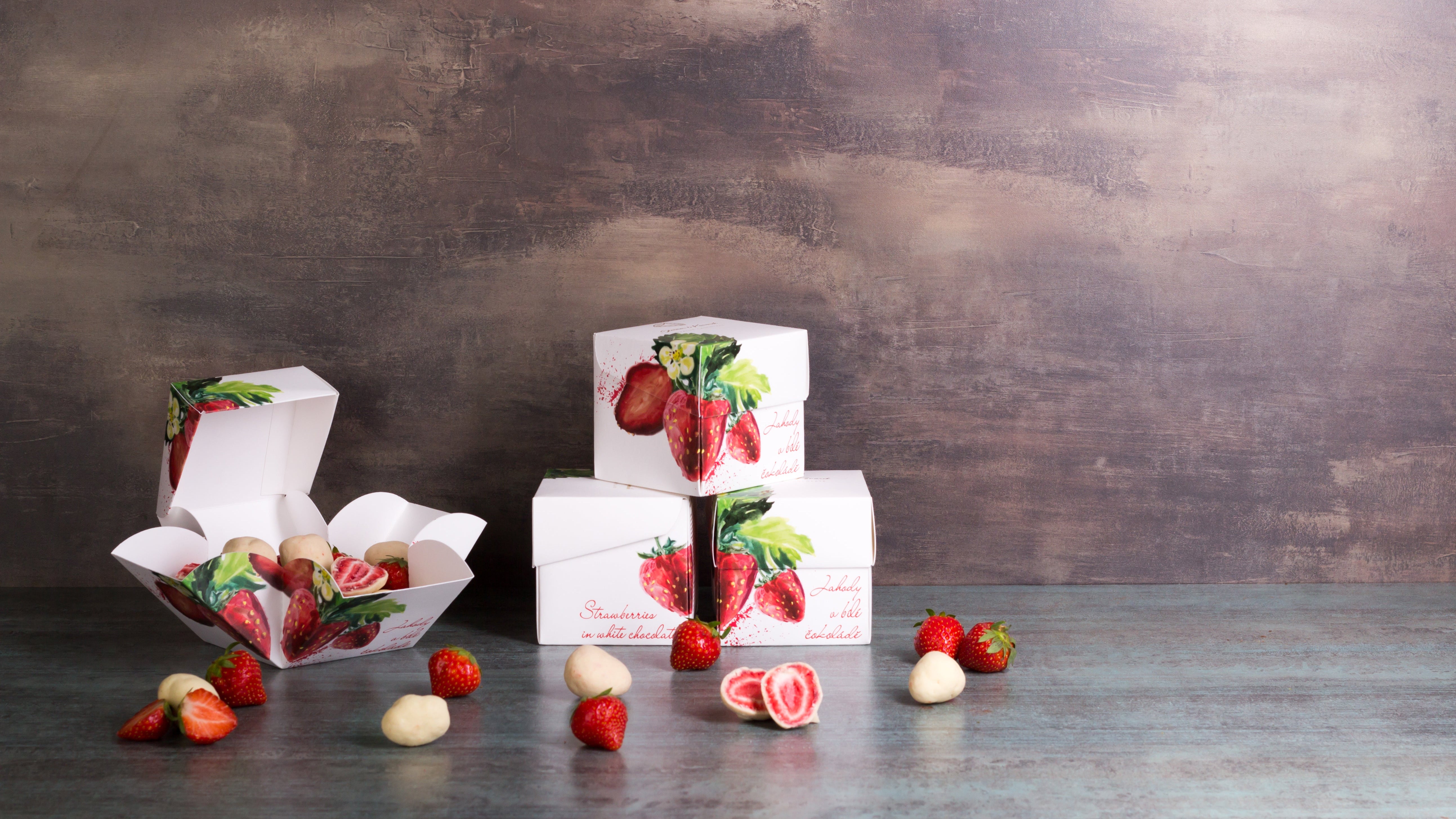 Freeze-dried Strawberries in White Chocolate, dragees, 110 g