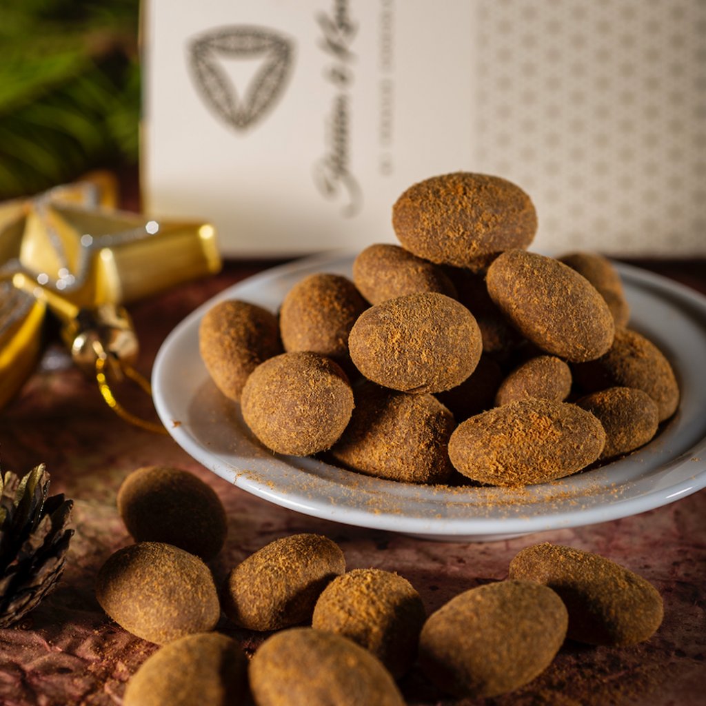 Almonds in Milk Chocolate with Cinnamon, 130 g dragees – Steiner